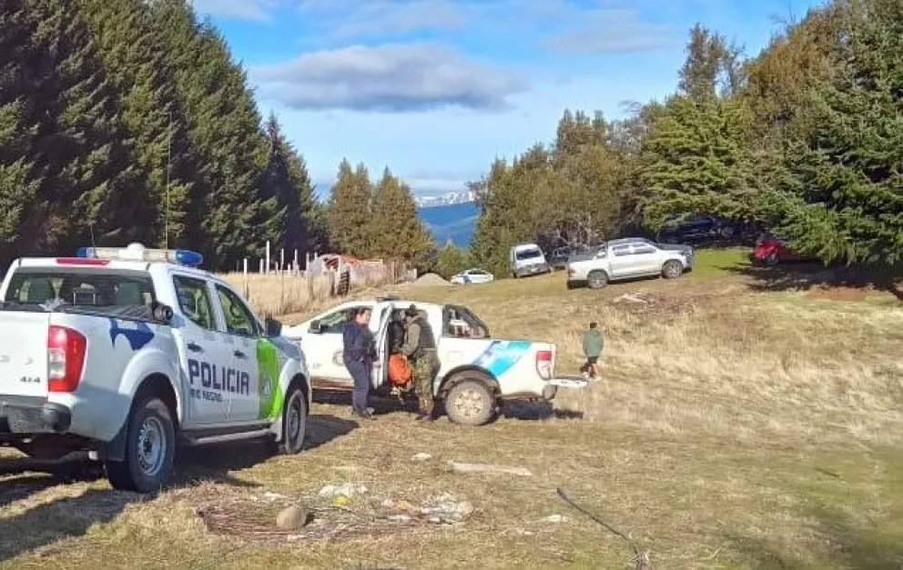 Muerte en Mallín Ahogado: "Nos tienen amedrentados, dormimos abajo de la mesa por los tiros" 