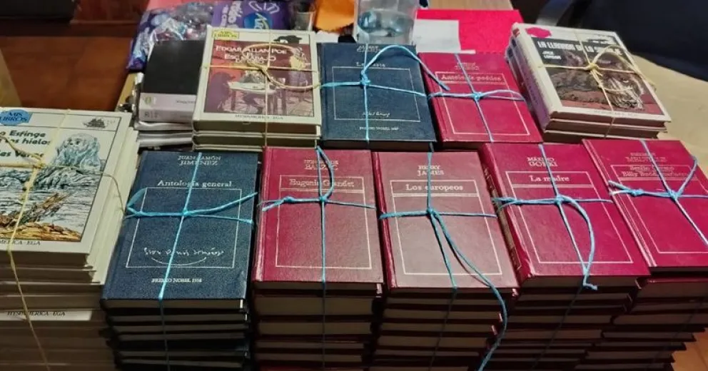 Se propusieron reunir 300 libros para regalar a jóvenes y superaron ampliamente las expectativas