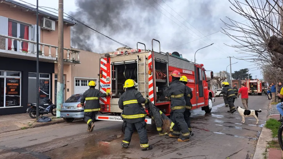 Neuquén: multaron por exceso de velocidad a bomberos que iban a asistir una emergencia