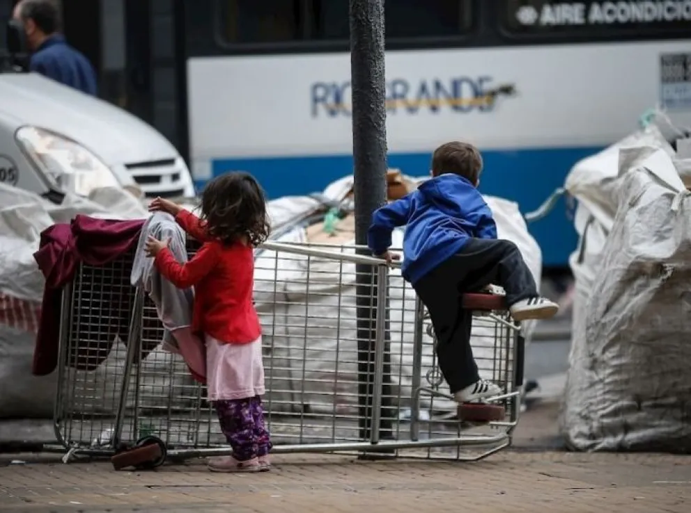 Según la UCA, el 63% de los menores del país son pobres