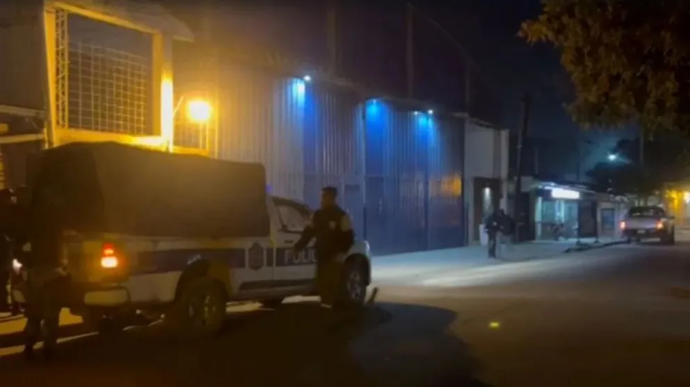 Terrible: gendarme mató con su arma a un pitbull que atacó a su perro 