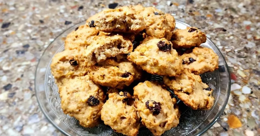 Muy fáciles: hacé galletitas de granola, manzana y pasas