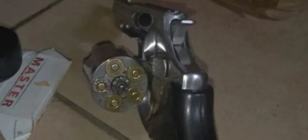 Intentó escapar de un control policial, pero lo detuvieron portando arma de fuego 