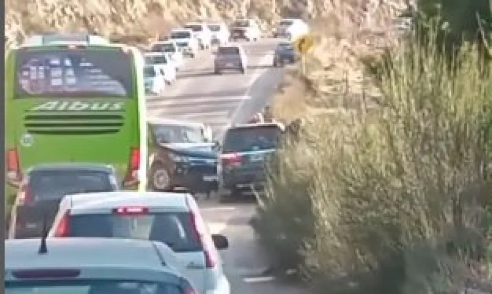 Choque entre dos camionetas generó demoras en Ruta 40