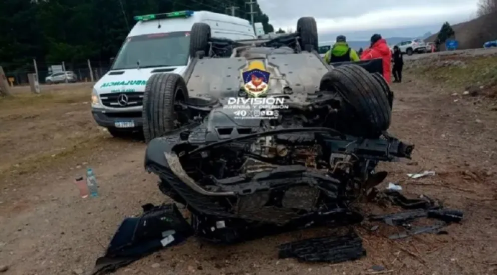 Violento choque y vuelco sobre la calzada de la Ruta 40