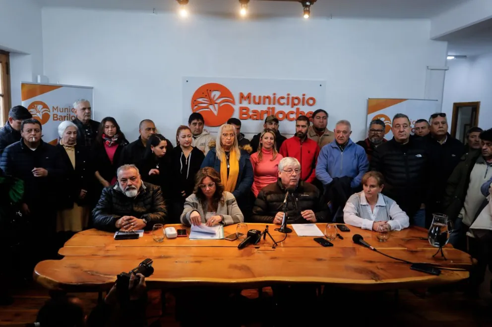 Cortés dijo que no aceptará extorsiones del Soyem y limitó el aumento salarial