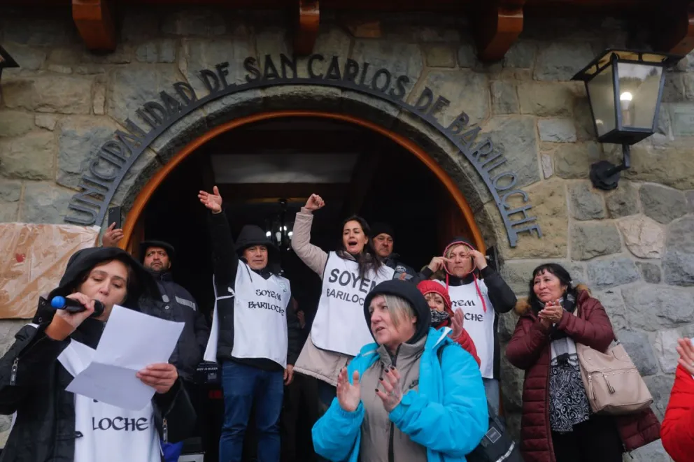 La protesta del SOYEM en el Centro Cívico generó tensión y se solucionó el conflicto 