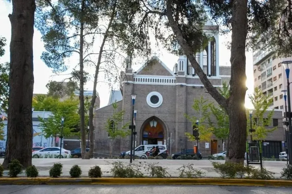 Intentaron secuestrar a una integrante de Cáritas en pleno centro al salir de la iglesia