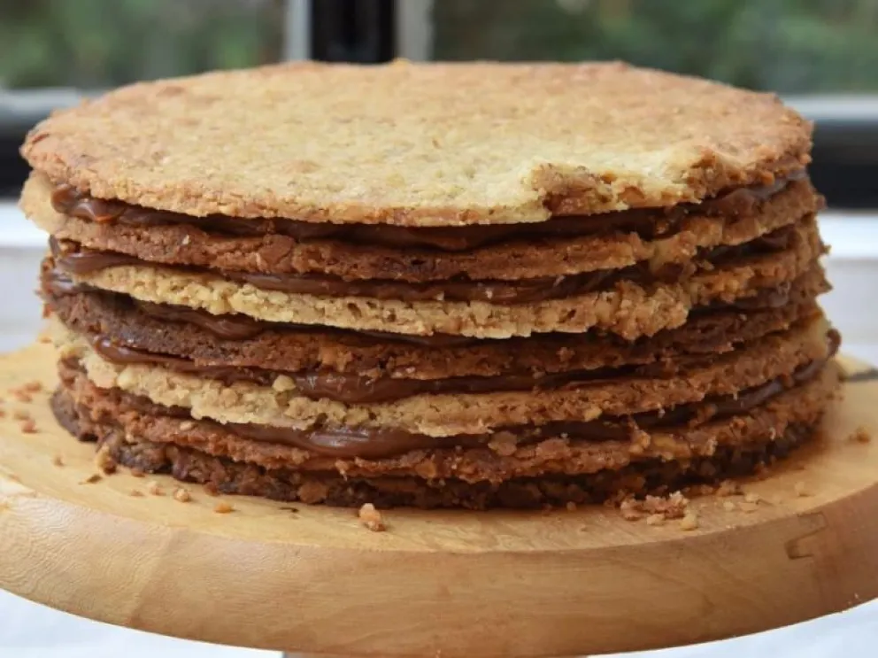 Cómo hacer una torta crocante de nuez y dulce de leche que te va a encantar