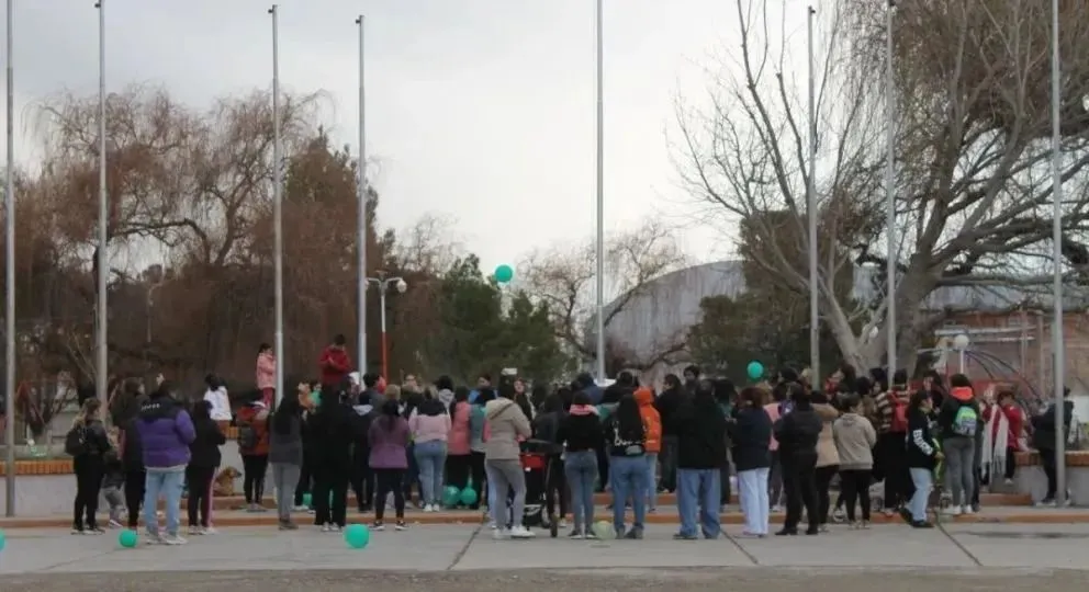 Mainqué marchó pidiendo justicia por Antonella Sabina Silva: "Que no quede en el olvido"
