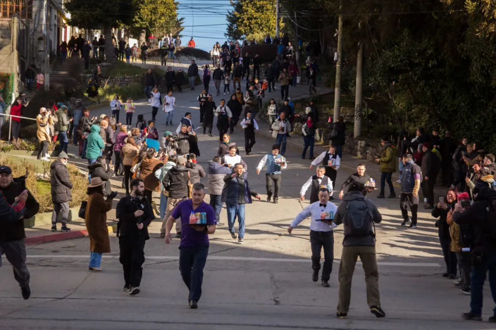 Fiesta de la Nieve 2024: Carrera de mozos tendencia en Tik Tok y Twitter