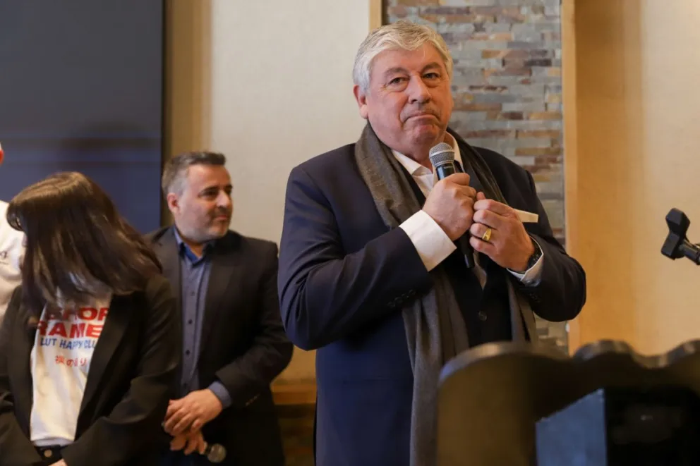 Cortés va a llamar a una consulta popular “para que no me pongan palos en la rueda”