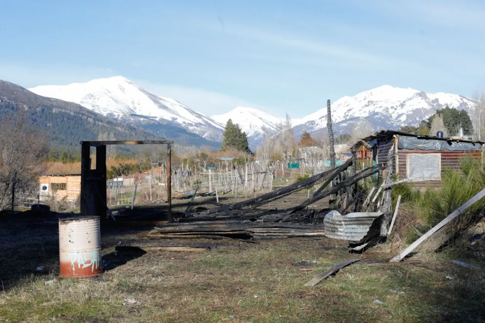 Ardió por completo una vivienda en construcción en la zona del barrio Vivero
