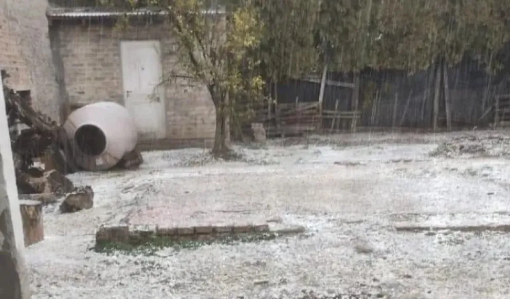 Una fuerte tormenta de granizo azotó solamente a una ciudad valletana
