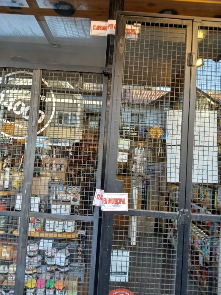 Clausuraron un comercio que vendía bebidas alcohólicas a metros del Centro Cívico