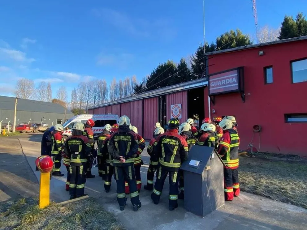 Bomberos de Puerto Montt fueron a San Martín de los Andes a capacitarse