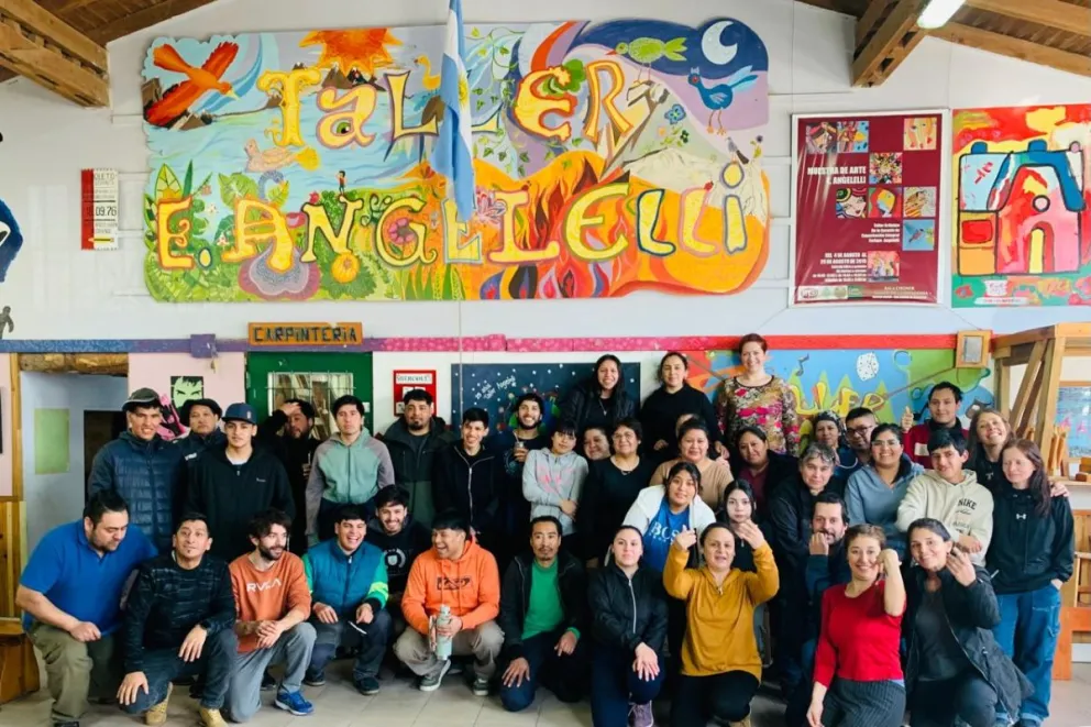  Jóvenes reciben capacitaciones de oficios para futura salida laboral