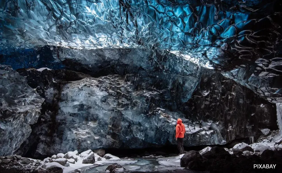 Excursión trágica: una cueva de hielo se derrumbó en Islandia y una persona murió