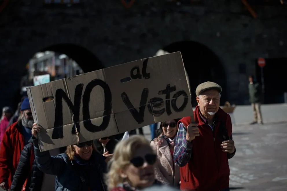 Jubilados le dijeron NO al veto de la fórmula previsional en Bariloche 
