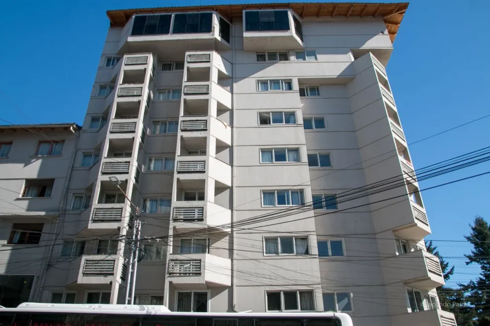 Cómo fue la milagrosa recuperación del egresado que en Bariloche cayó de un sexto piso