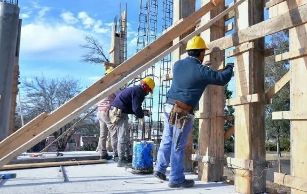 Crisis en la construcción: ya se perdieron casi 100.000 puestos de trabajo formales