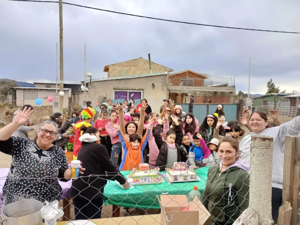 En el Merendero Alun Ruca festejaron el Día de la Niñez con juegos y regalos