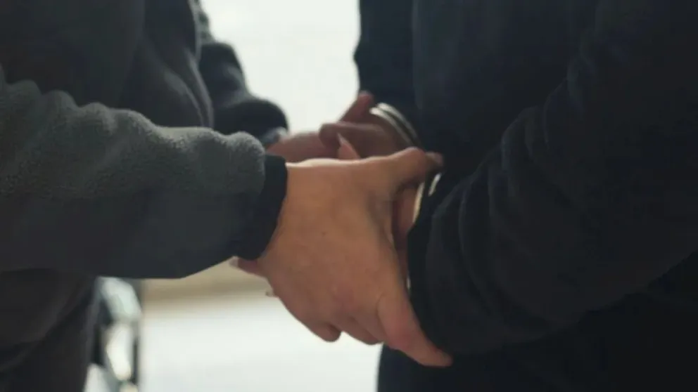 Mantuvo encerrada a su pareja por más de 30 horas, la ató y abusó: lo detuvieron con prisión preventiva