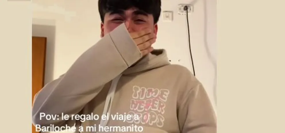 La emoción de un joven al recibir de regalo un viaje a Bariloche