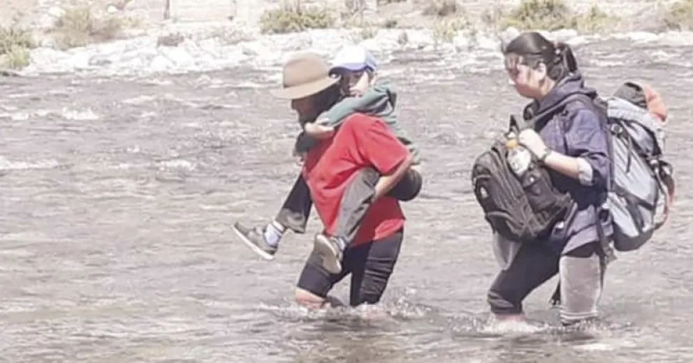 La gente de Cuyín Manzano lleva más de 30 años esperando un puente