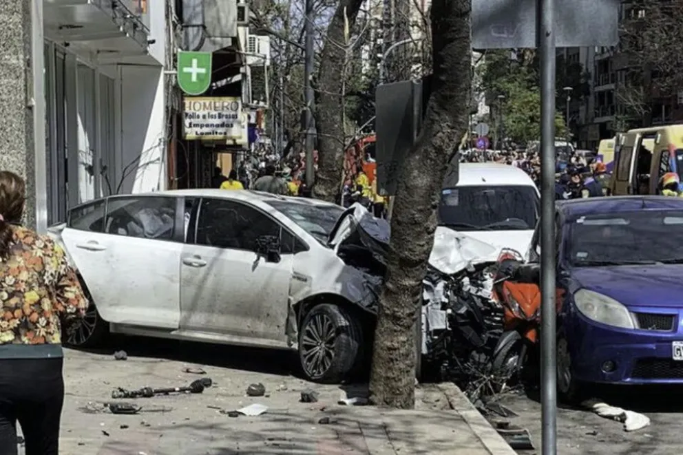Córdoba: perdió el control de su auto y atropelló a más de 30 personas 