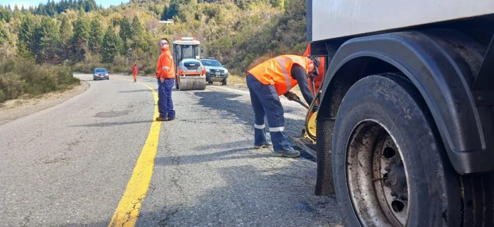 Vialidad Nacional realiza tareas de bacheo en frío en Ruta 40