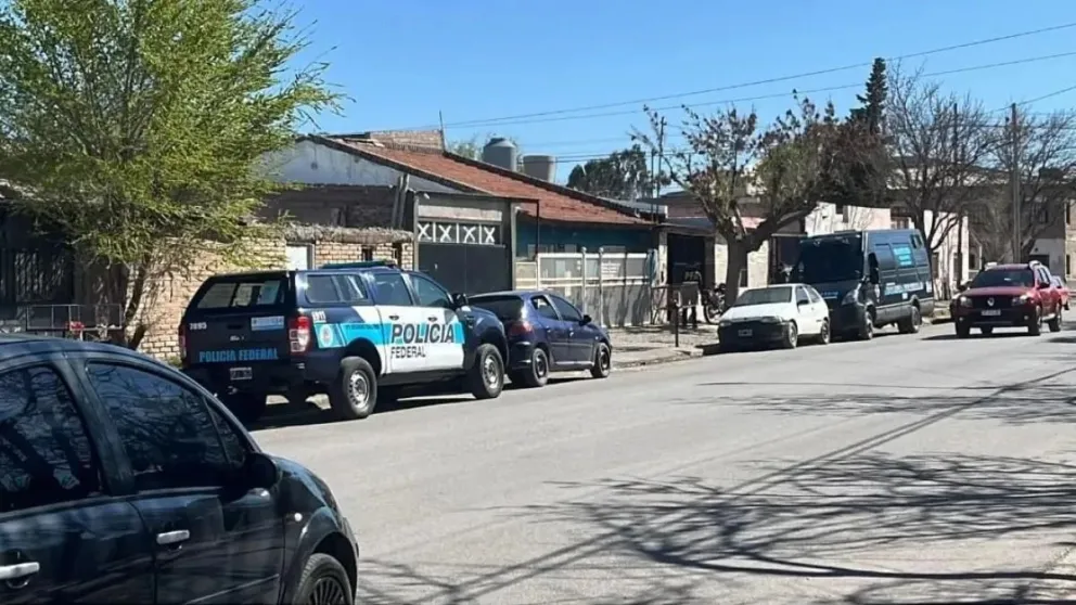 Allanaron tres búnkeres narco a metros de una escuela primaria en la ciudad