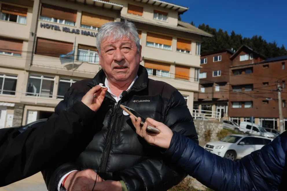 Cortés: “el trabajo que no hace ni el taxi ni el remis, que lo haga un Uber”