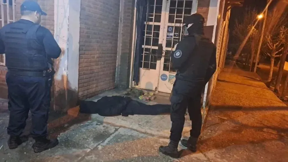 Quería armar una picada: robó chizitos, papas fritas y maní, pero terminó detenido