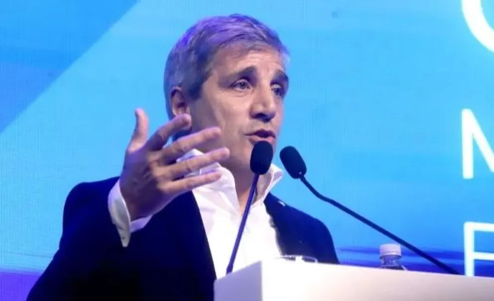 Caputo le pide a los gobernadores e intendentes que bajen los impuestos