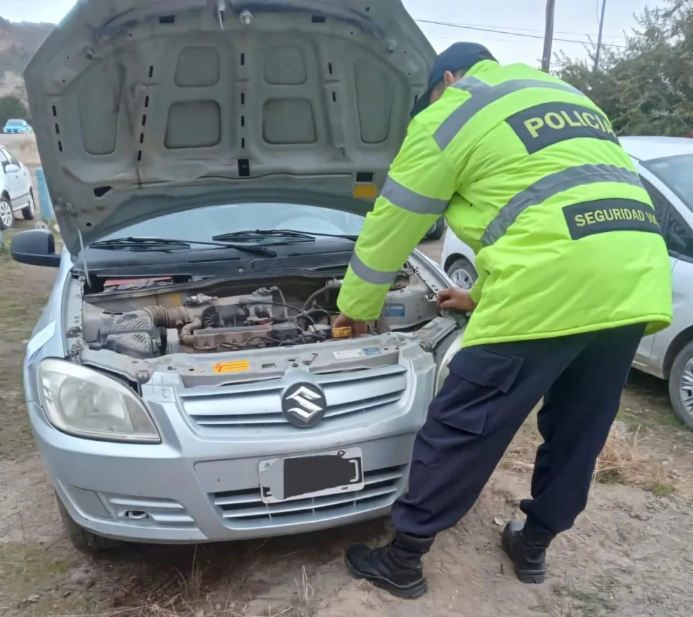 Retuvieron en Dina Huapi un vehículo con pedido de secuestro de Neuquén