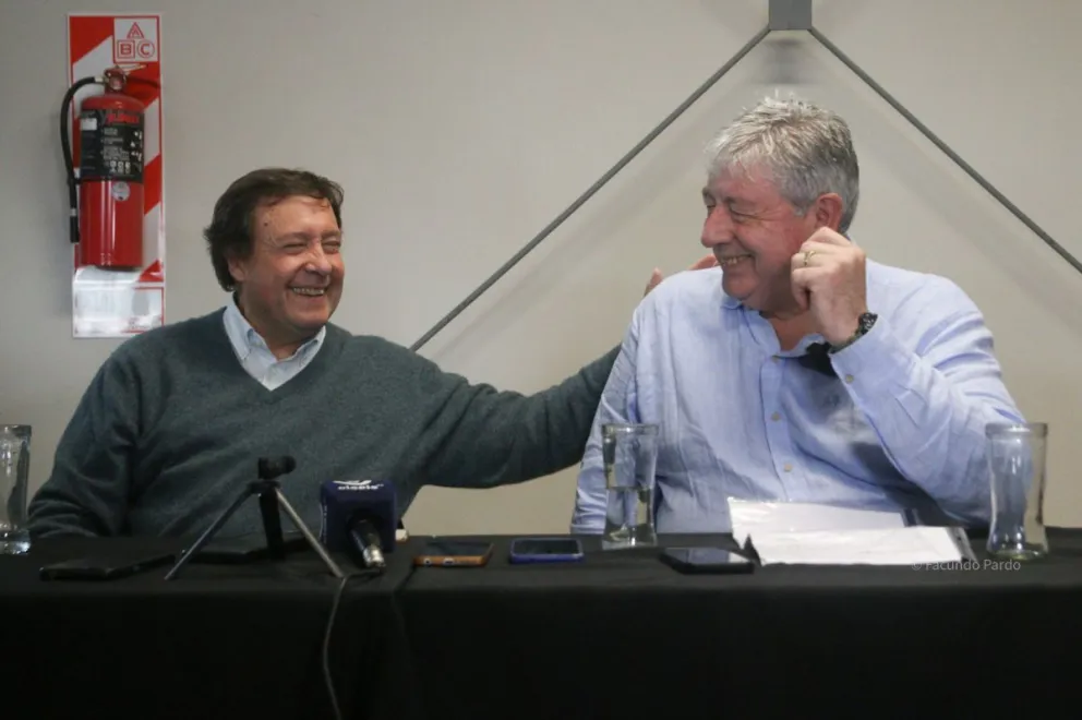 Alberto Weretilneck estuvo junto al intendente en la presentación de las nuevas máquinas de la Municipalidad
