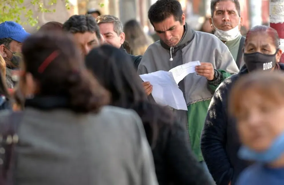 En caída: el desempleo llega al 7,6% y alrededor de 1,1 millones de personas buscan trabajo sin suerte