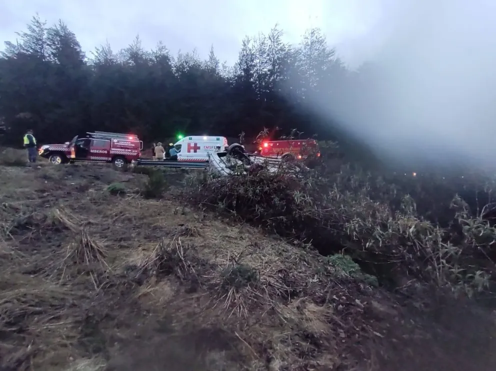 Dos heridos por aparatoso vuelco en ruta 40