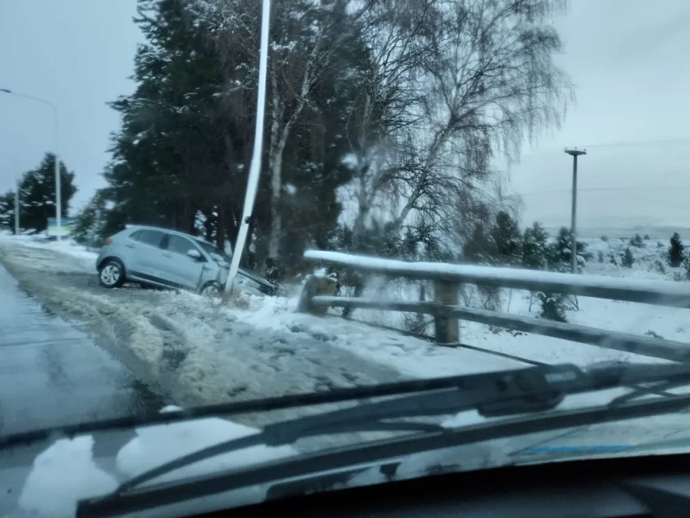 La nevada causó derrapes y complicaciones en rutas de Bariloche  