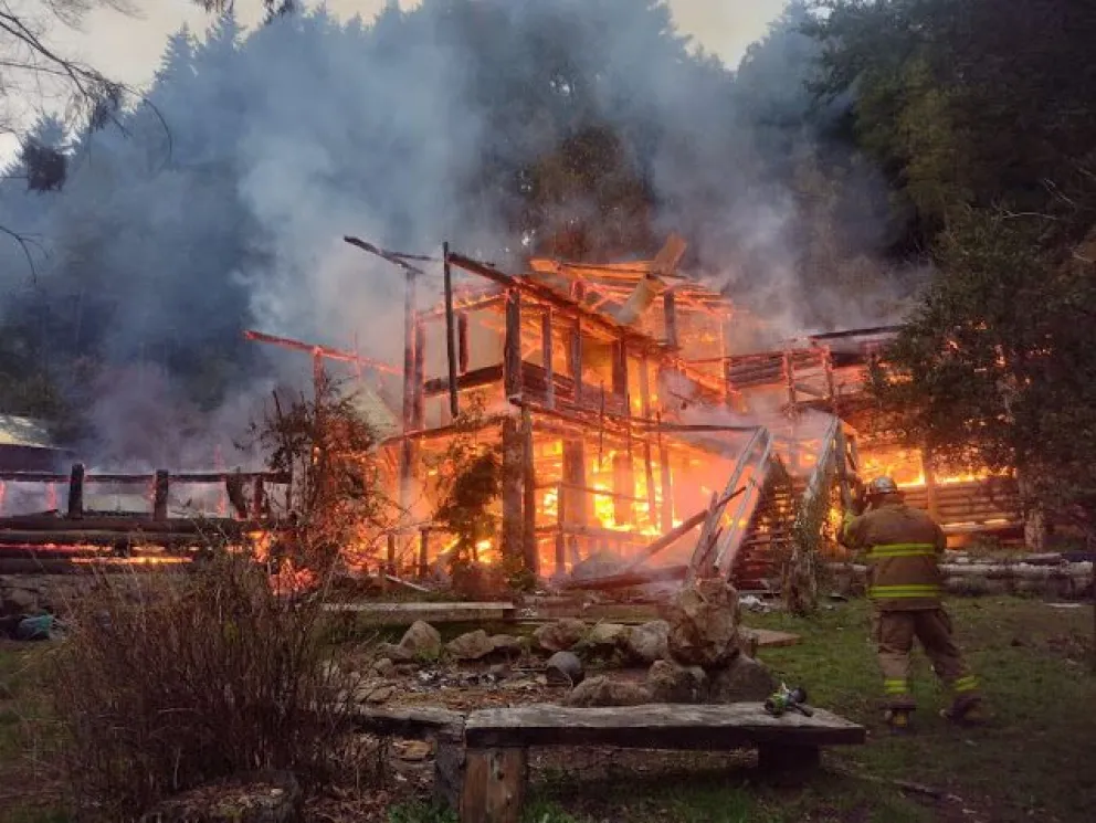Incendio consumió por completo un complejo turístico 