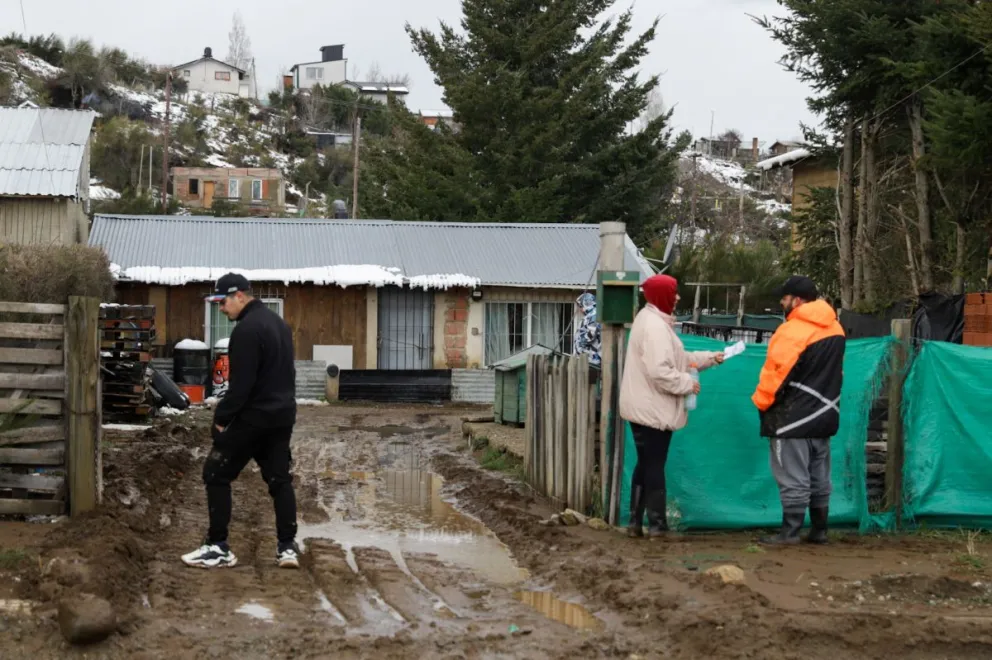 Siguen las inundaciones en el Nahuel Hue tras el acto vandálico en un pluvial central 