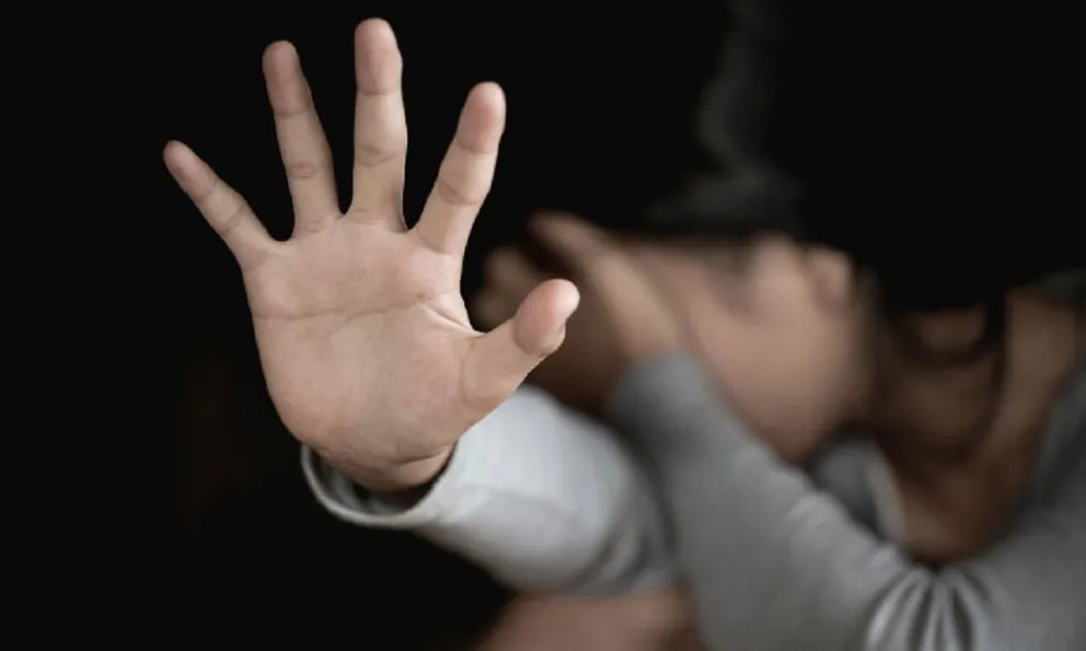 Sobreseyeron a un joven que abusó de su compañera en la escuela