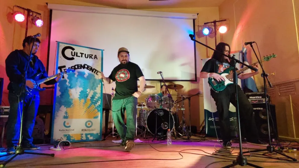Calibre 45, Prohibido Prohibir y Ethernal reviven el pogo de los 90
