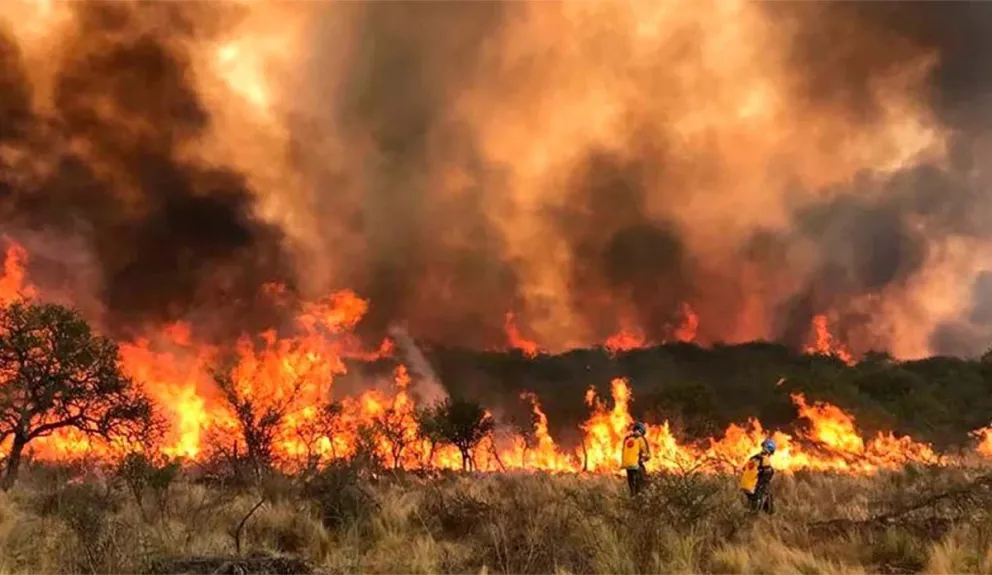 Milei viajará a Córdoba por los incendios: hay más 40 mil hectáreas quemadas