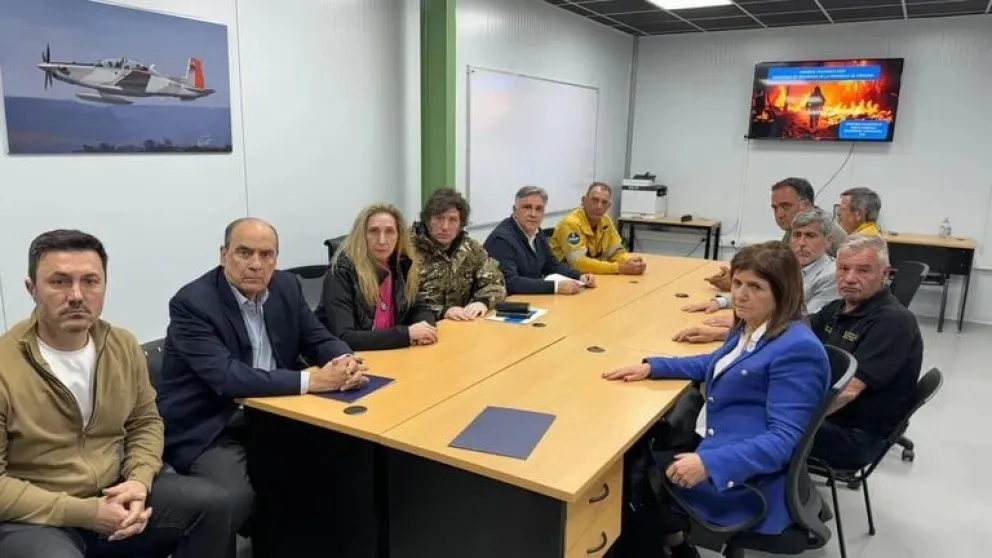 Incendios en Córdoba: Milei  se reunió con el gobernador y sobrevoló las zonas afectadas