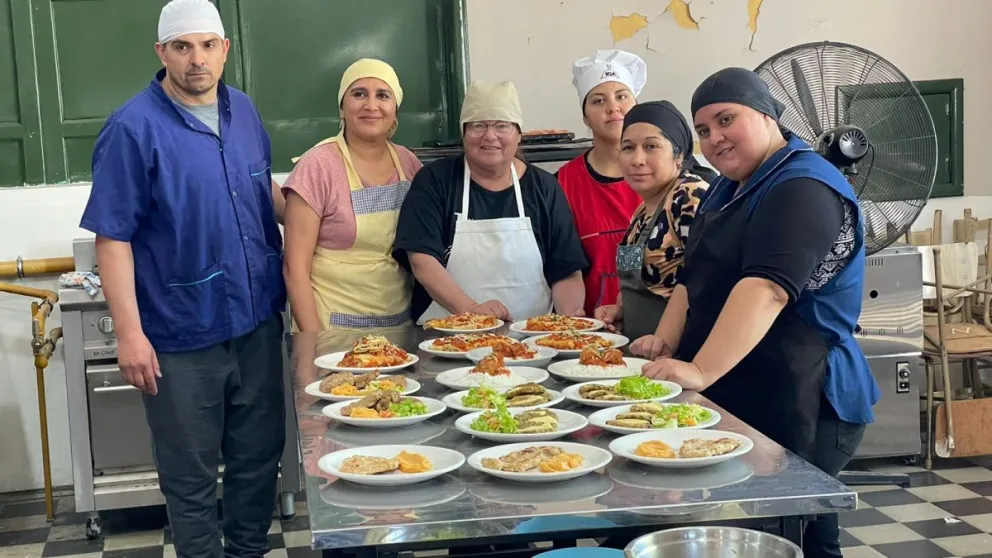 Continúan capacitando a personal de comedores escolares