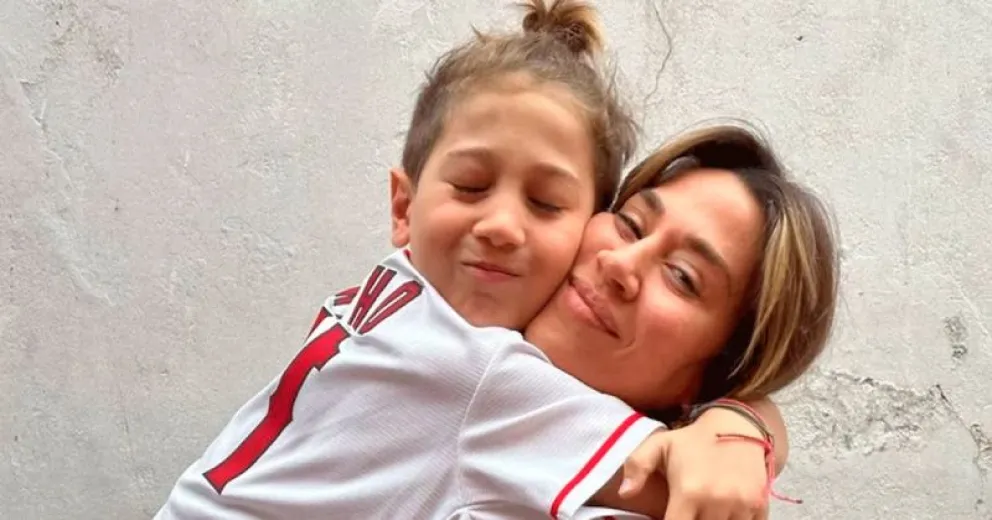 Jimena Barón canceló sus vacaciones por un problema de salud que afecta a Momo, su hijo