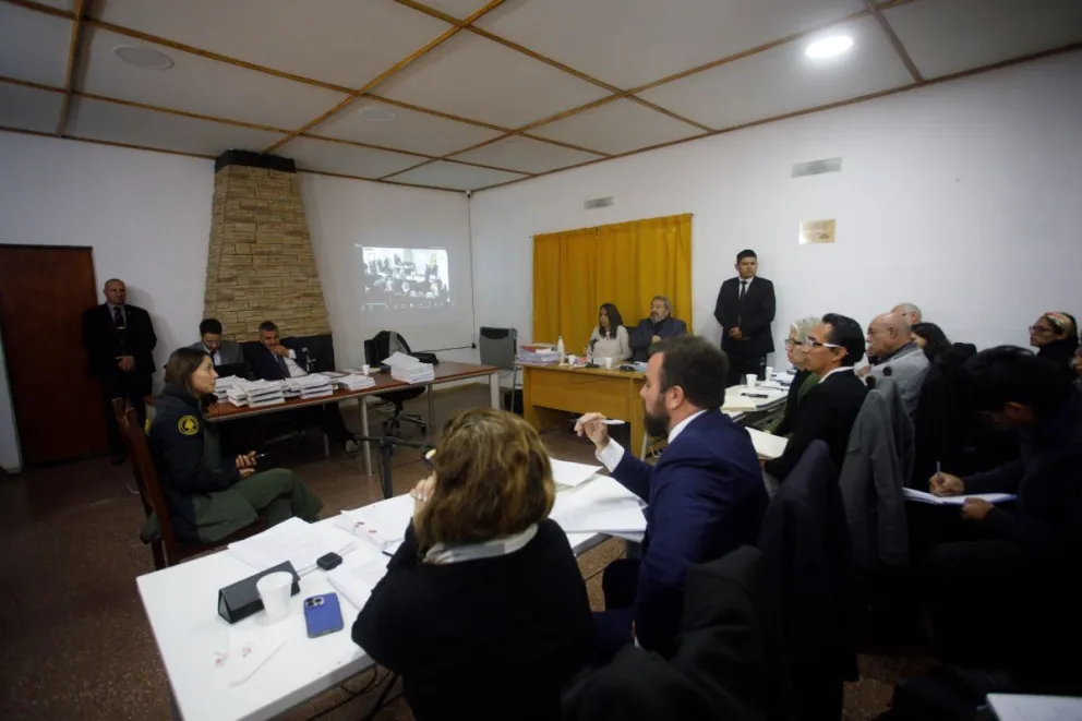 Imagen de archivo del juicio de la "causa madre" por usurpación a miembros de la Lafken Winkul Mapu por su accionar en Villa Mascardi (foto: Matías Garay).
