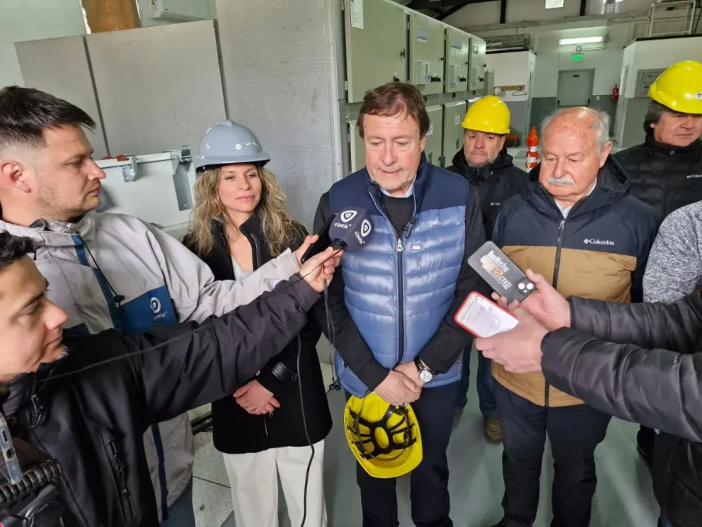 El gobernador Weretilneck acompañó a la CEB en la presentación de nuevos vehículos para Bariloche